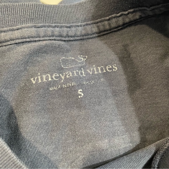 SOLD - Vineyard Vines Men’s Santa Whale Happy Holidays Navy Long Sleeve Small - Picture 4 of 6